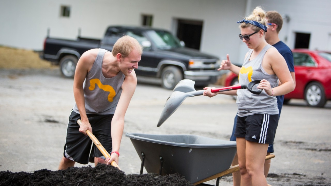 Students volunteer at VictorFest Day of Service